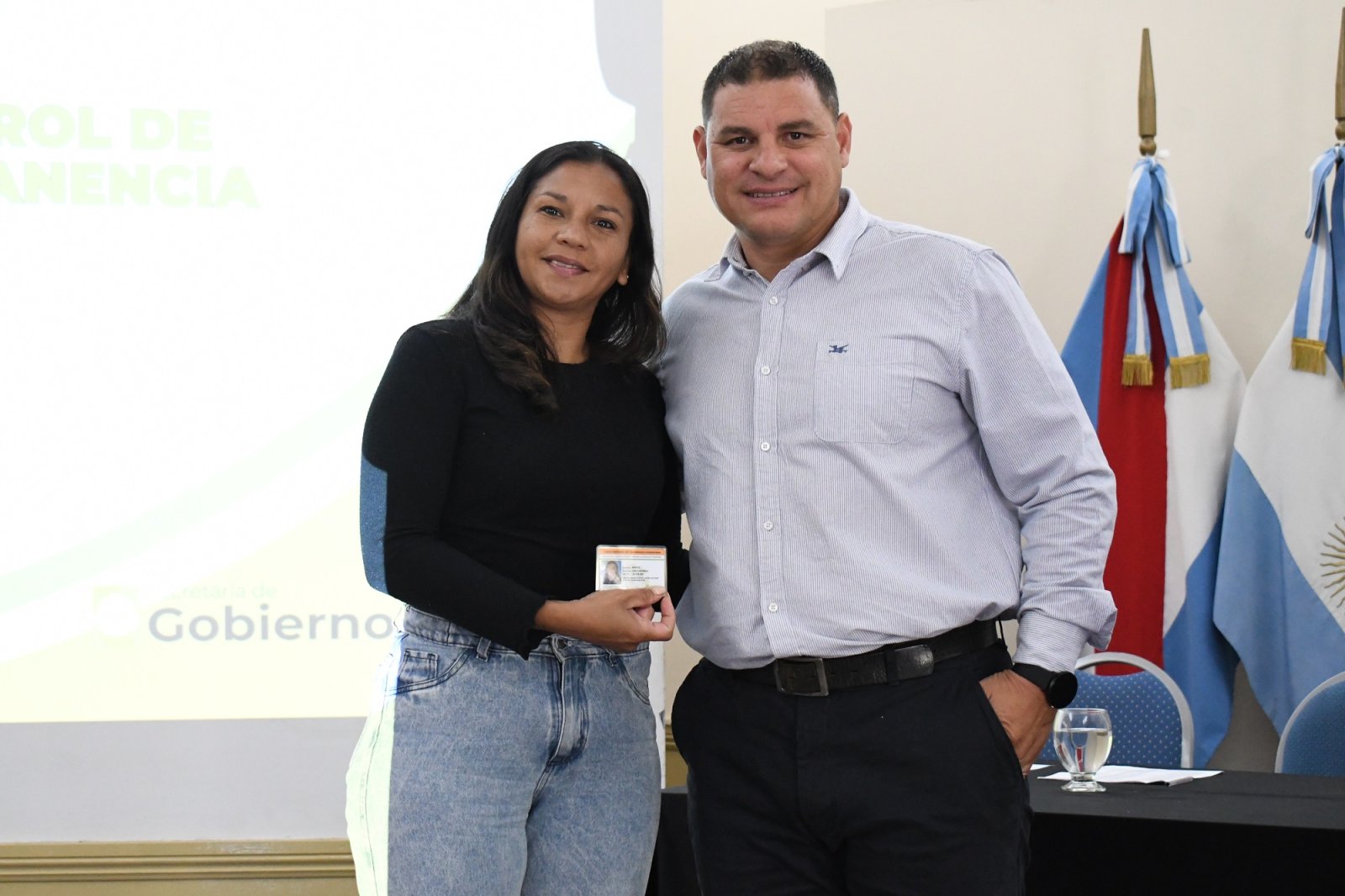 ENTREGA DE CREDENCIALES A AGENTES DE CONTROL DE ADMISIÓN Y PERMANENCIA