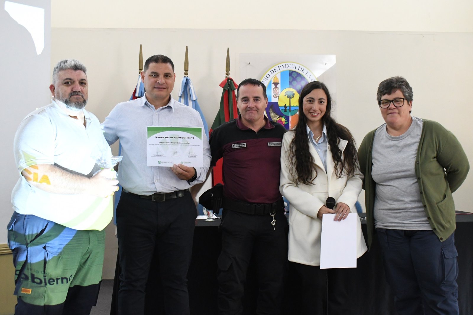 ENTREGA DE CREDENCIALES A AGENTES DE CONTROL DE ADMISIÓN Y PERMANENCIA