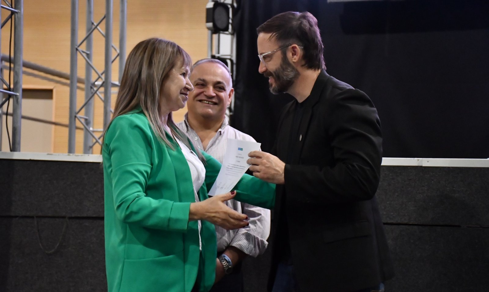 LA MUNICIPALIDAD REALIZÓ LA ENTREGA DE CERTIFICADOS A MÁS DE 350 PARTICIPANTES DE CURSOS Y PROGRAMAS DE F ORMACIÓN