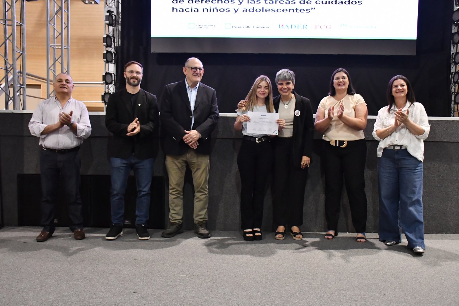 LA MUNICIPALIDAD REALIZÓ LA ENTREGA DE CERTIFICADOS A MÁS DE 350 PARTICIPANTES DE CURSOS Y PROGRAMAS DE F ORMACIÓN