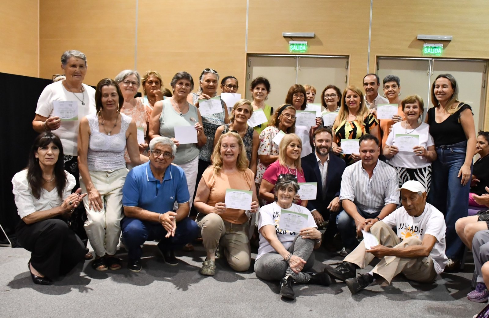 MÁS DE 300 JUBILADOS Y PENSIONADOS RECIBIERON CERTIFICADOS POR HABER PARTICIPADO DE LOS TALLERES DE LA TER CERA EDAD