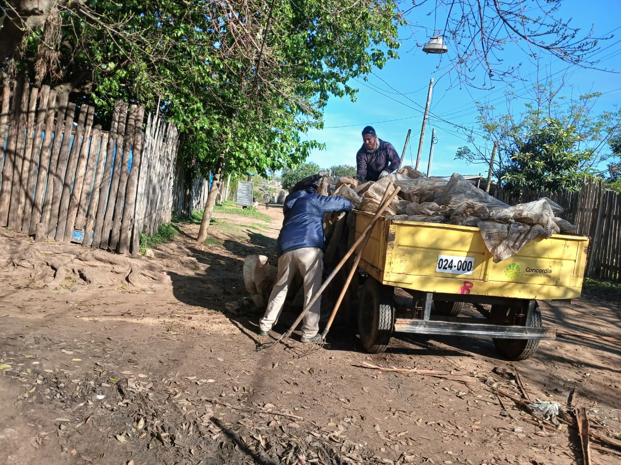 EL PROGRAMA “COMENZANDO POR CASA” LLEGÓ A 35 BARRIOS CON JORNADAS DE LIMPIEZA URBANA, PARTICIPACIÓN C IUDADANA Y CONCIENTIZACIÓN AMBIENTAL