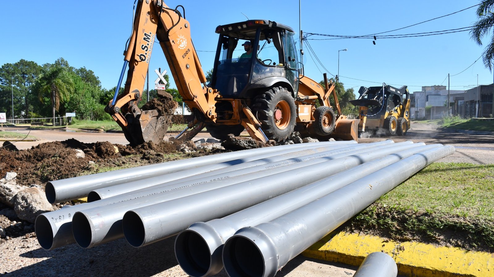 EDOS AVANZA CON LA EXTENSIÓN DE LA RED DE AGUA QUE BENEFICIARÁ AL BARRIO PAMPA SOLER