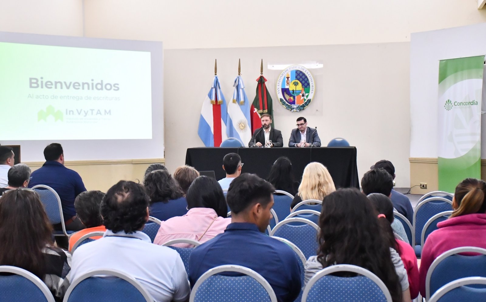 MÁS DE 20 FAMILIAS RECIBIERON SUS ESCRITURAS TRASLATIVAS DE DOMINIO