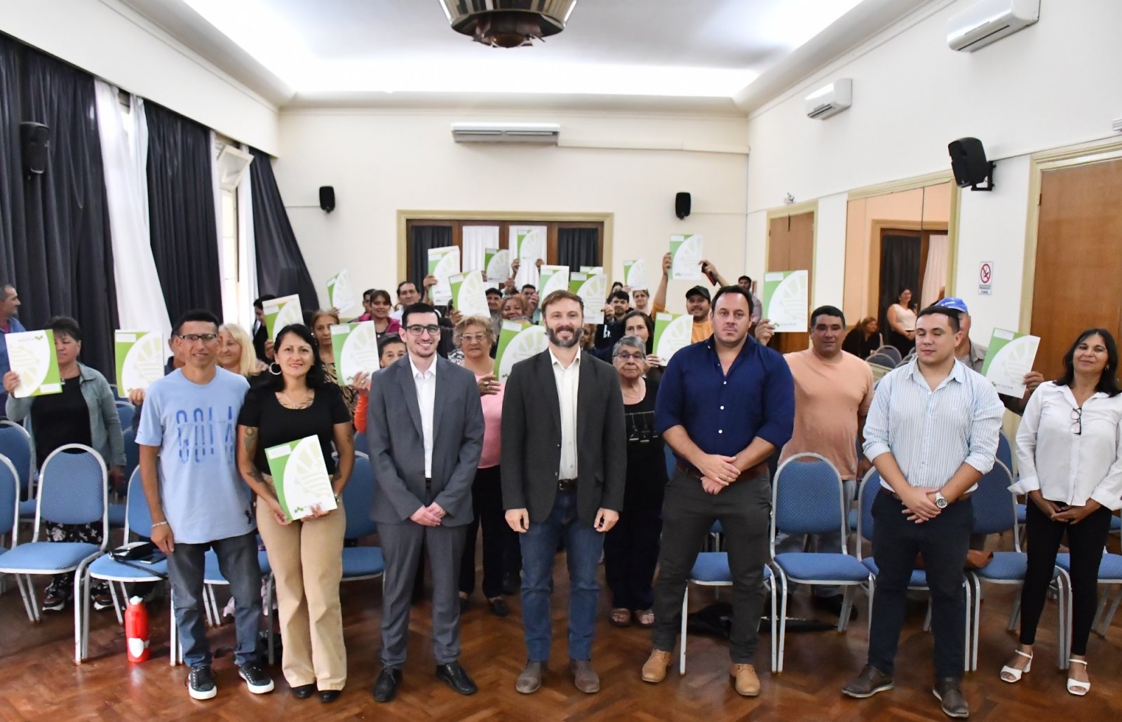 MÁS DE 20 FAMILIAS RECIBIERON SUS ESCRITURAS TRASLATIVAS DE DOMINIO