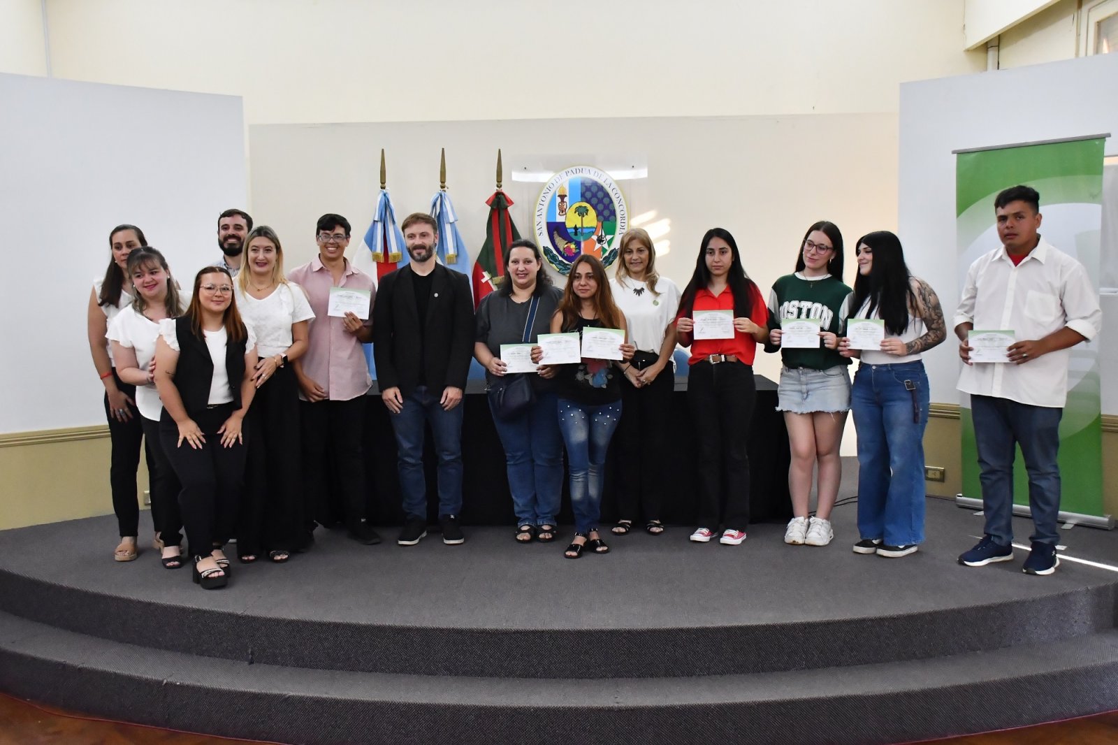 CON LA ENTREGA DE CERTIFICADOS FINALIZÓ EL AÑO DE LOS TALLERES DE FORMACIÓN LABORAL