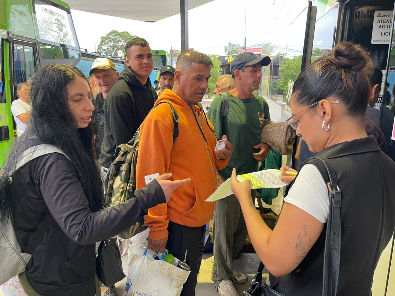 COMENZARON LOS VIAJES DE TRABAJADORES FRUTÍCOLAS DESDE CONCORDIA