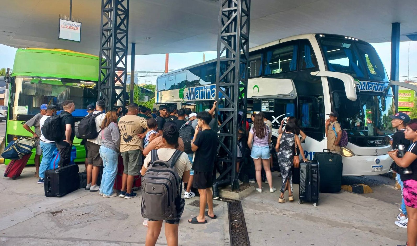 FINALIZÓ EL OPERATIVO DE VIAJES DE TRABAJADORES FRUTÍCOLAS AL SUR DEL PAÍS