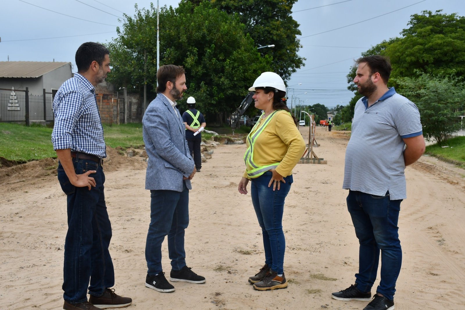 AZCUÉ SUPERVISÓ EL INICIO DE OBRAS EN CALLE DR. SAURÉ: “ESTO ES PRODUCTO DEL MANEJO EFICIENTE DEL ESTA DO”