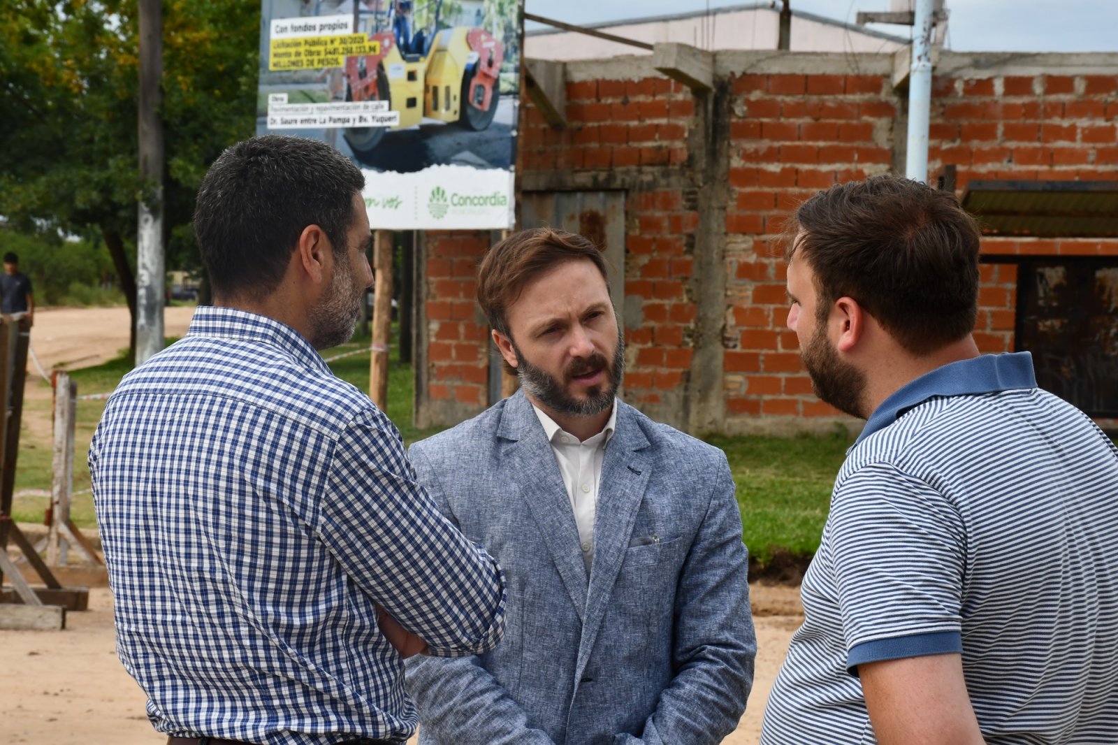 AZCUÉ SUPERVISÓ EL INICIO DE OBRAS EN CALLE DR. SAURÉ: “ESTO ES PRODUCTO DEL MANEJO EFICIENTE DEL ESTA DO”