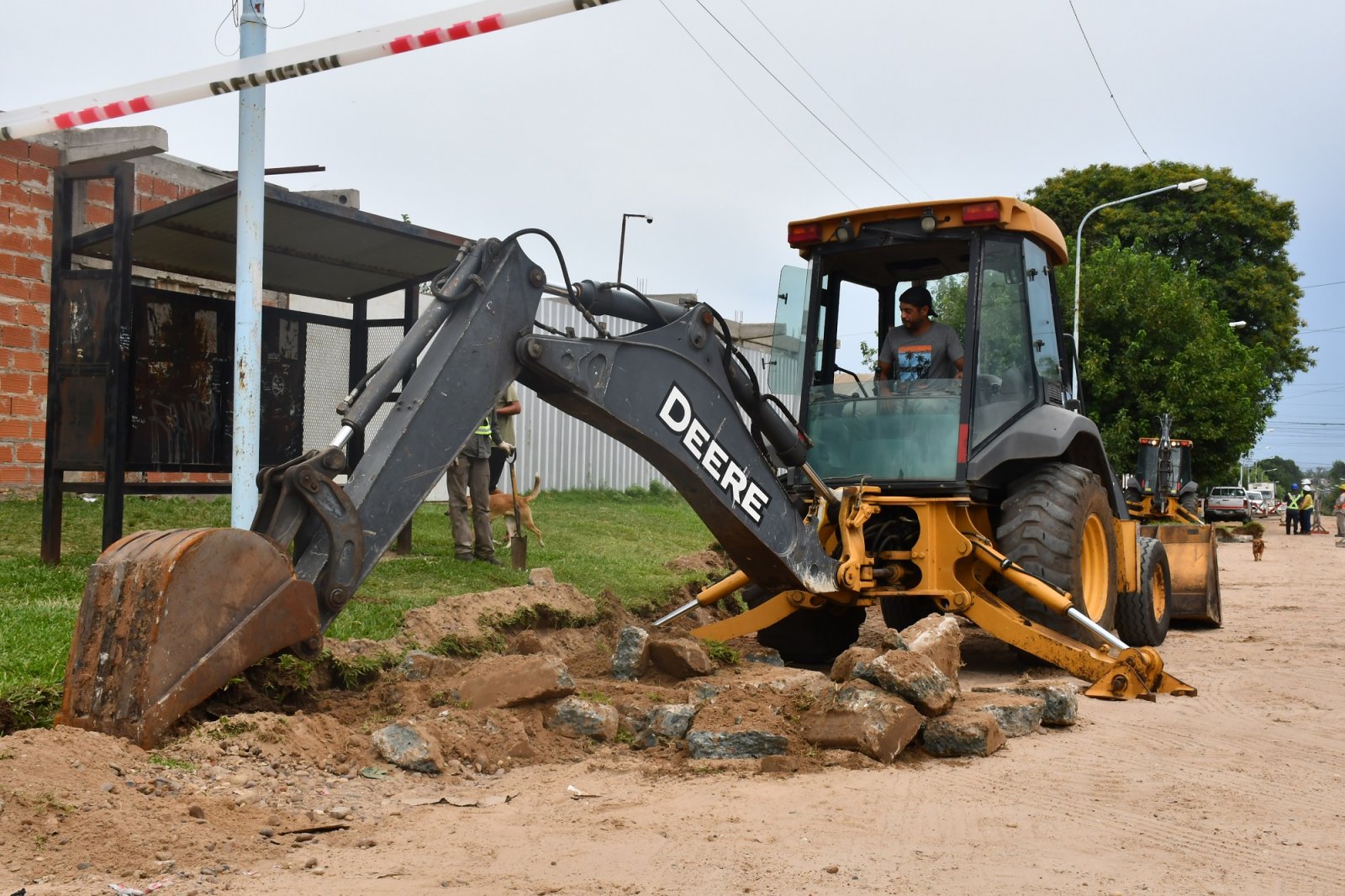 AZCUÉ SUPERVISÓ EL INICIO DE OBRAS EN CALLE DR. SAURÉ: “ESTO ES PRODUCTO DEL MANEJO EFICIENTE DEL ESTA DO”