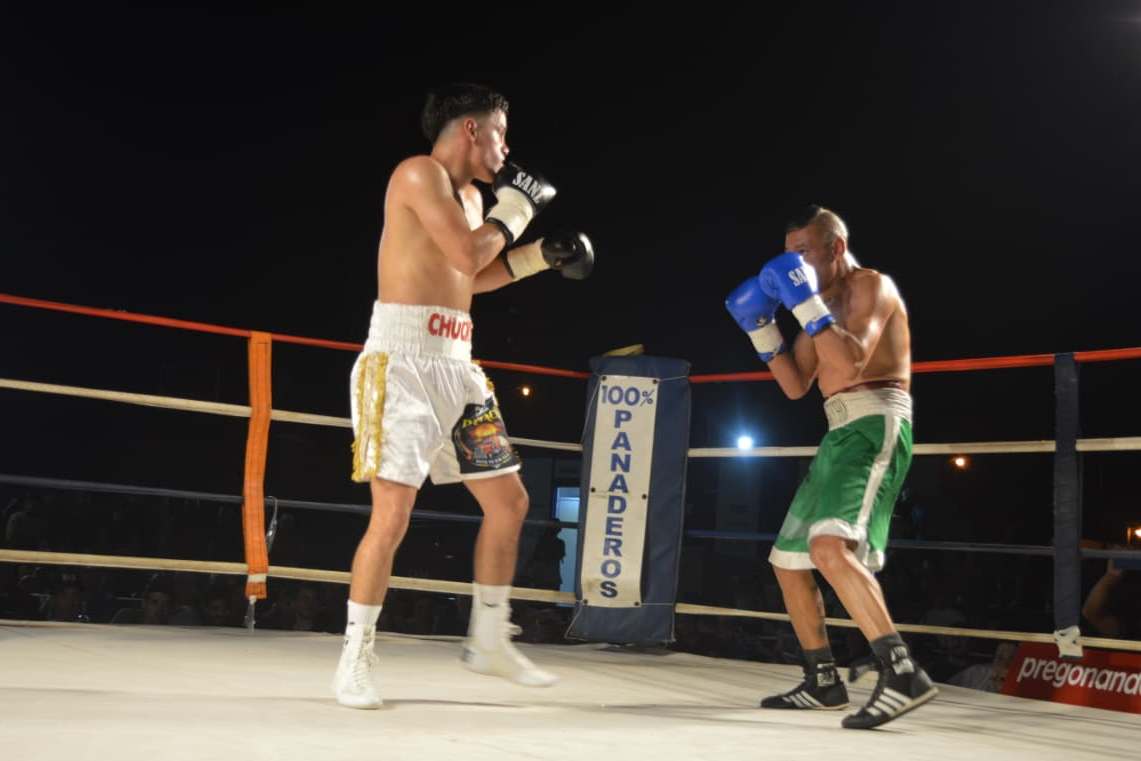 VIBRANTE VEL​ADA BOXÍSTICA EN EL CLUB NEBEL