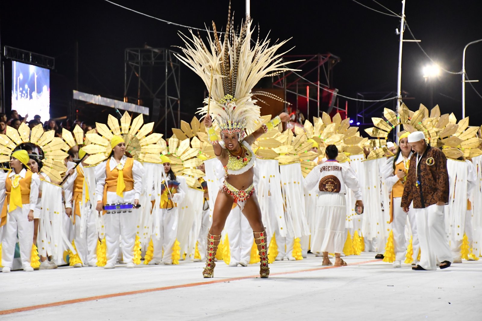 ANTE UN GRAN MARCO DE PÚBLICO Y TODA LA PASIÓN DE LAS COMPARSAS COMENZÓ EL CARNAVAL DE CONCORDIA