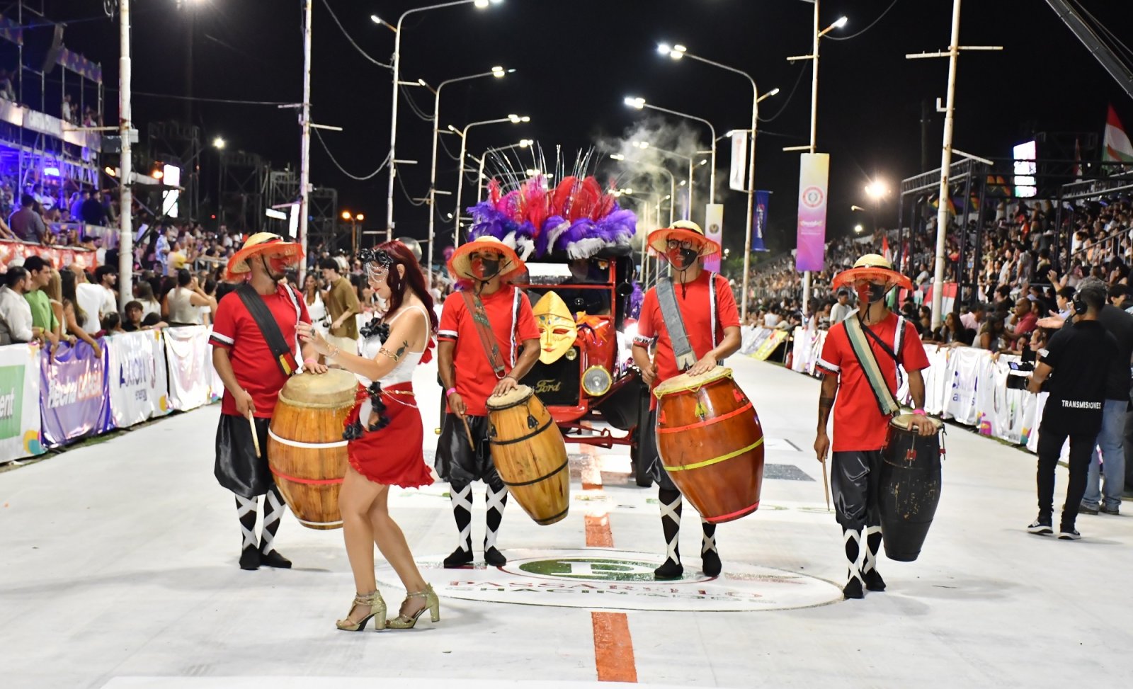 ANTE UN GRAN MARCO DE PÚBLICO Y TODA LA PASIÓN DE LAS COMPARSAS COMENZÓ EL CARNAVAL DE CONCORDIA