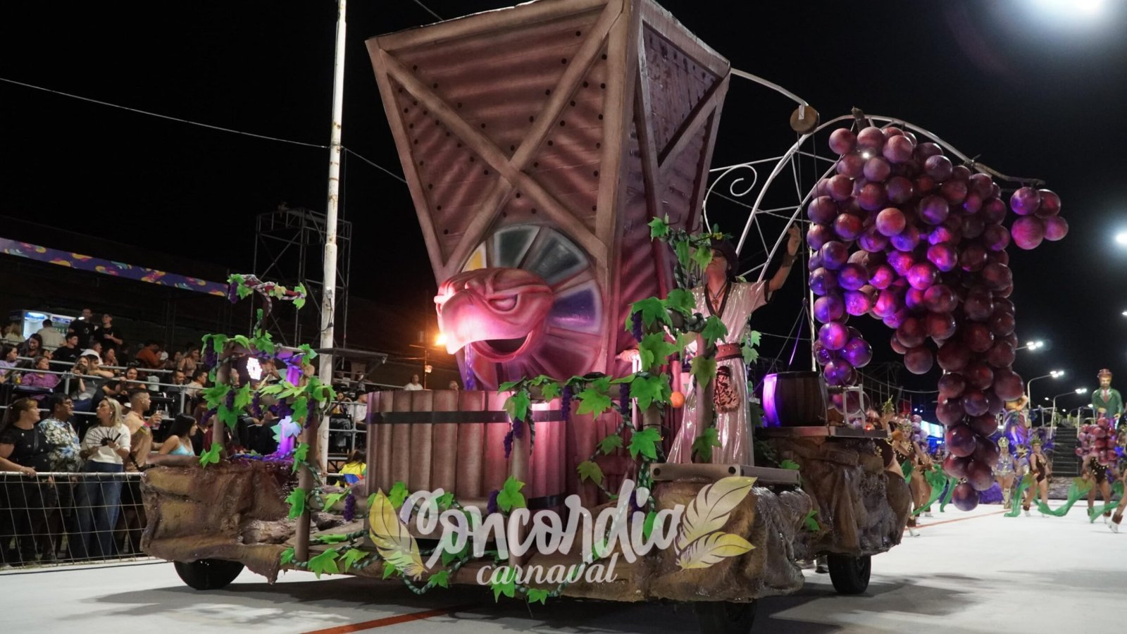 EL CARNAVAL DE CONCORDIA CONSOLIDÓ SU ÉXITO EN LA SEGUNDA NOCHE