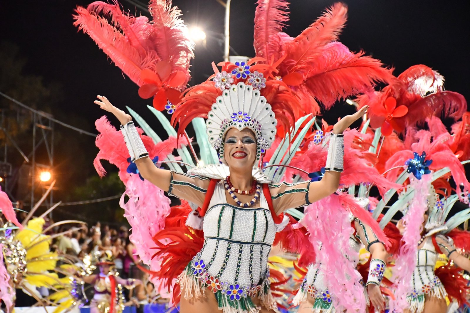 EL CARNAVAL DE CONCORDIA CERRÓ SU QUINTA NOCHE CON UN CORSÓDROMO COLMADO