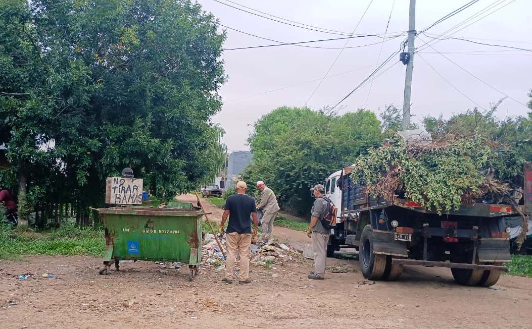 SERVICIOS PÚBLICOS REALIZA TAREAS DE LIMPIEZA Y MANTENIMIENTO EN EL BARRIO PAMPA SOLER
