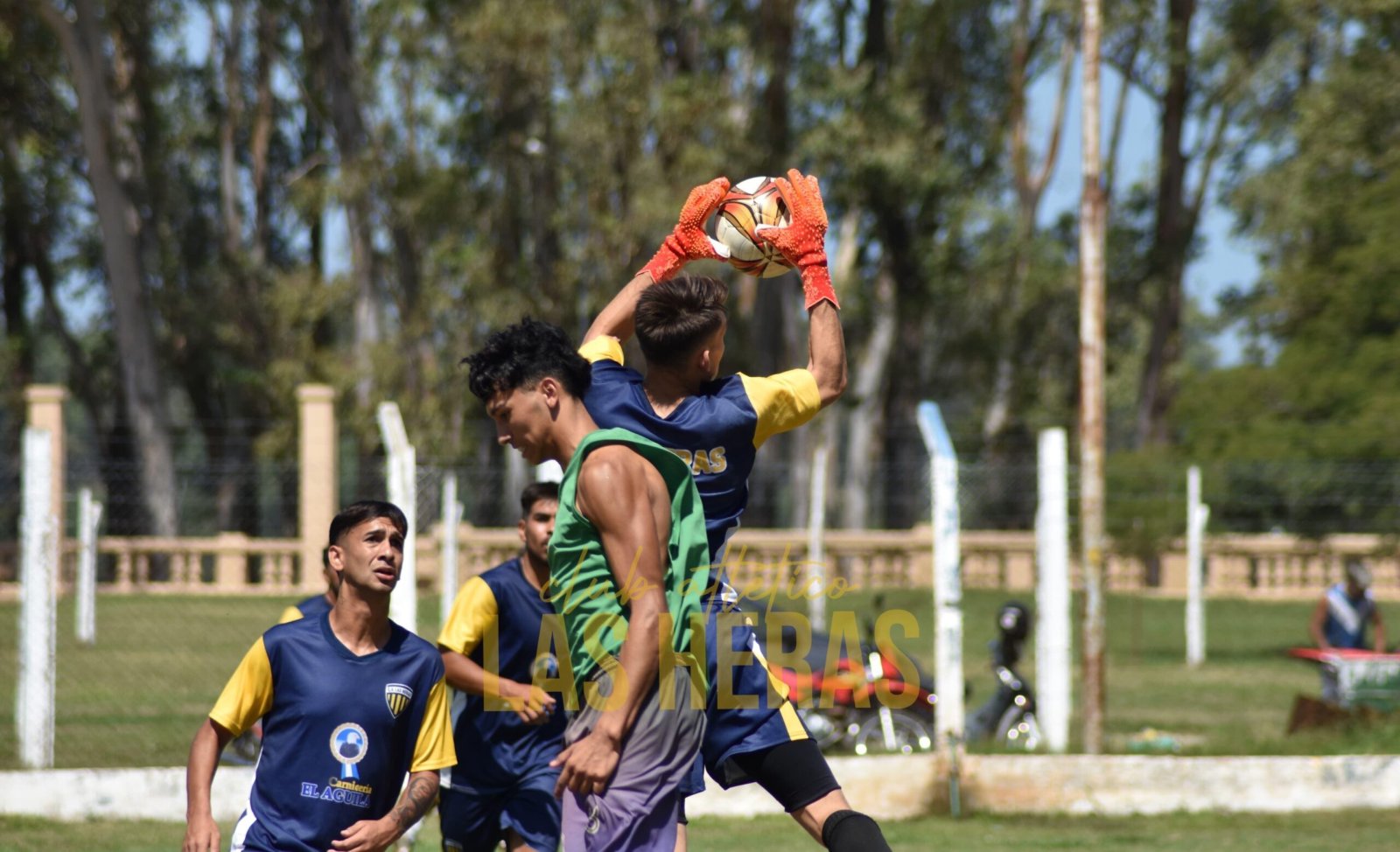 LAS HERAS DEBUTÓ CON PRIMERA Y RESERVA EN PARTIDOS AMISTOSOS