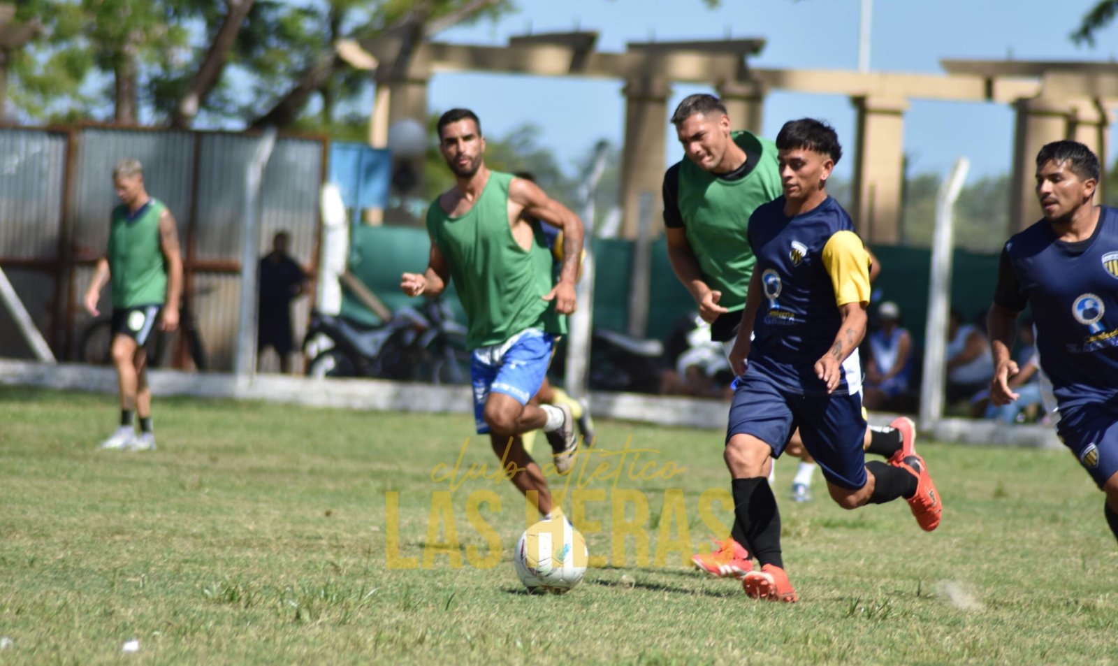 LAS HERAS DEBUTÓ CON PRIMERA Y RESERVA EN PARTIDOS AMISTOSOS