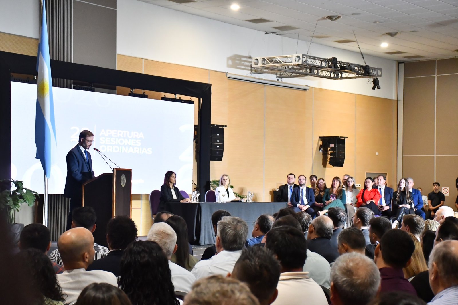 EL INTENDENTE AZCUÉ INAUGURÓ EL PERÍODO DE SESIONES DEL CONCEJO DELIBERANTE