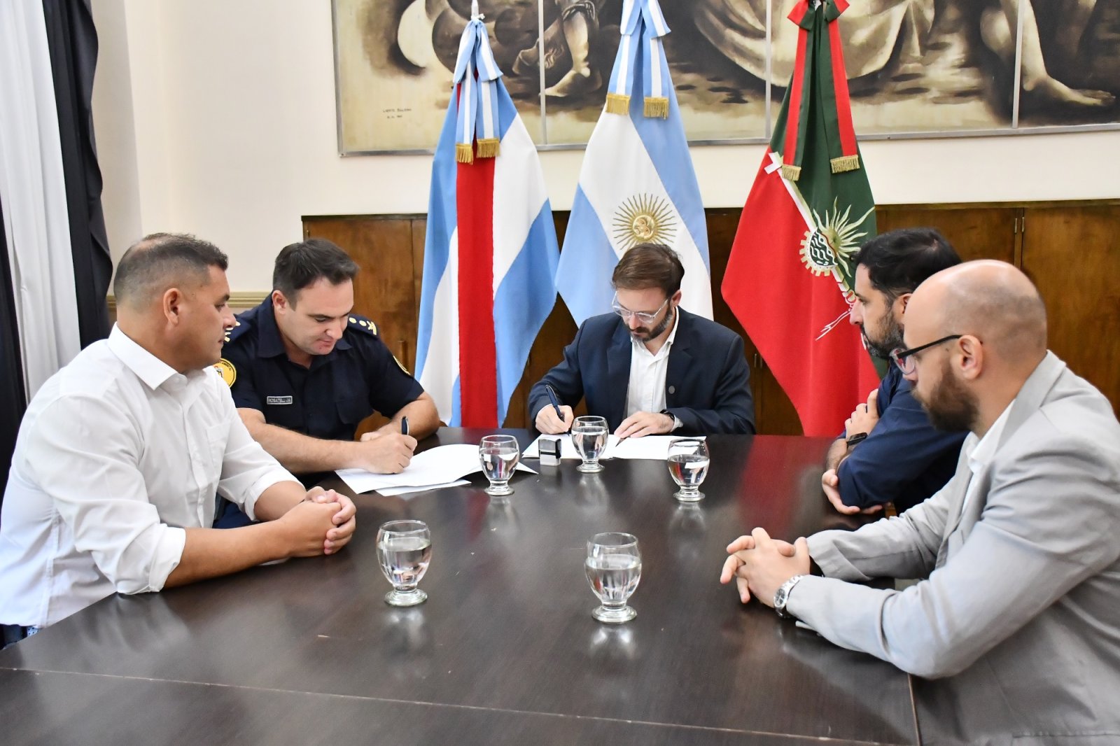 LA MUNICIPALIDAD Y LA JEFATURA DEPARTAMENTAL DE POLICÍA ACORDARON UN PROTOCOLO DE ACTUACIÓN CONJUNTA E IN TERINSTITUCIONAL
