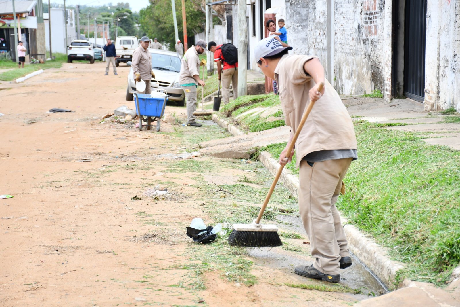 LA MUNICIPALIDAD REALIZÓ TRABAJOS DE SANEAMIENTO, MANTENIMIENTO Y EDUCACIÓN AMBIENTAL EN EL BARRIO TORONJ AL