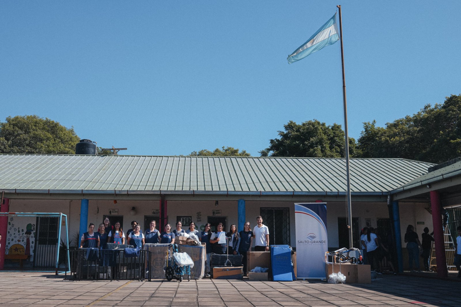 Prácticas Profesionales Supervisadas: alumnos de la Escuela Técnica de Federación instalaron equipos de  aire acondicionado en la Escuela Integral “Arturo Illia”