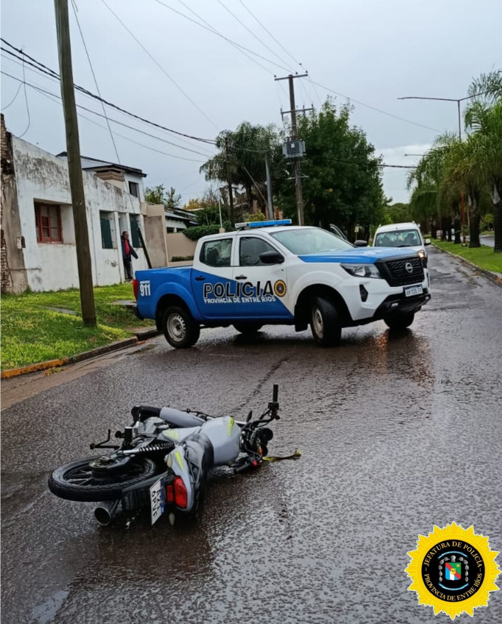 CAÍDA DE UN MOTOCICLISTA EN LA INTERSECCIÓN DE 25 DE MAYO Y PARANÁ