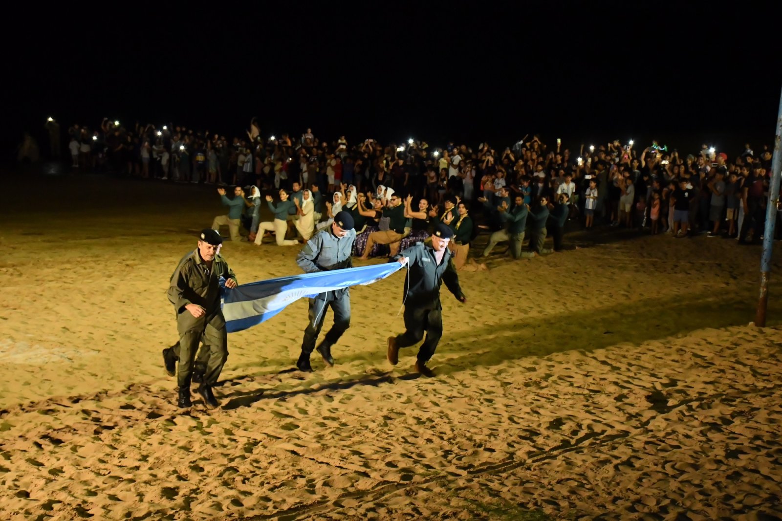 EN UN EMOTIVO ACTO, CONCORDIA RINDIÓ HOMENAJE A LOS VETERANOS Y CAÍDOS EN LA GUERRA DE MALVINAS