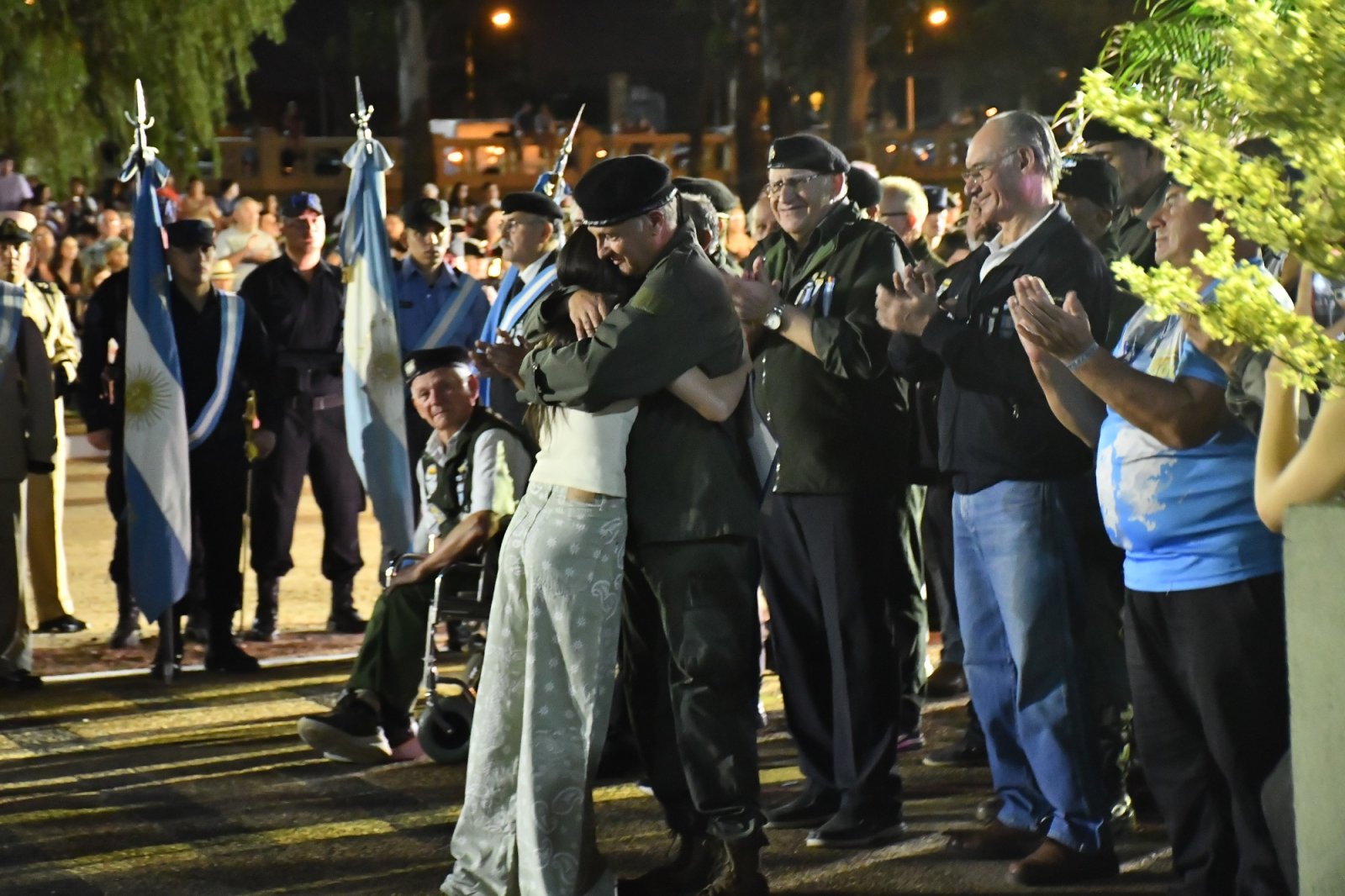 EN UN EMOTIVO ACTO, CONCORDIA RINDIÓ HOMENAJE A LOS VETERANOS Y CAÍDOS EN LA GUERRA DE MALVINAS