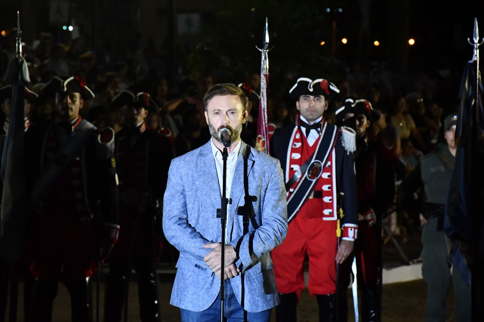 EN UN EMOTIVO ACTO, CONCORDIA RINDIÓ HOMENAJE A LOS VETERANOS Y CAÍDOS EN LA GUERRA DE MALVINAS