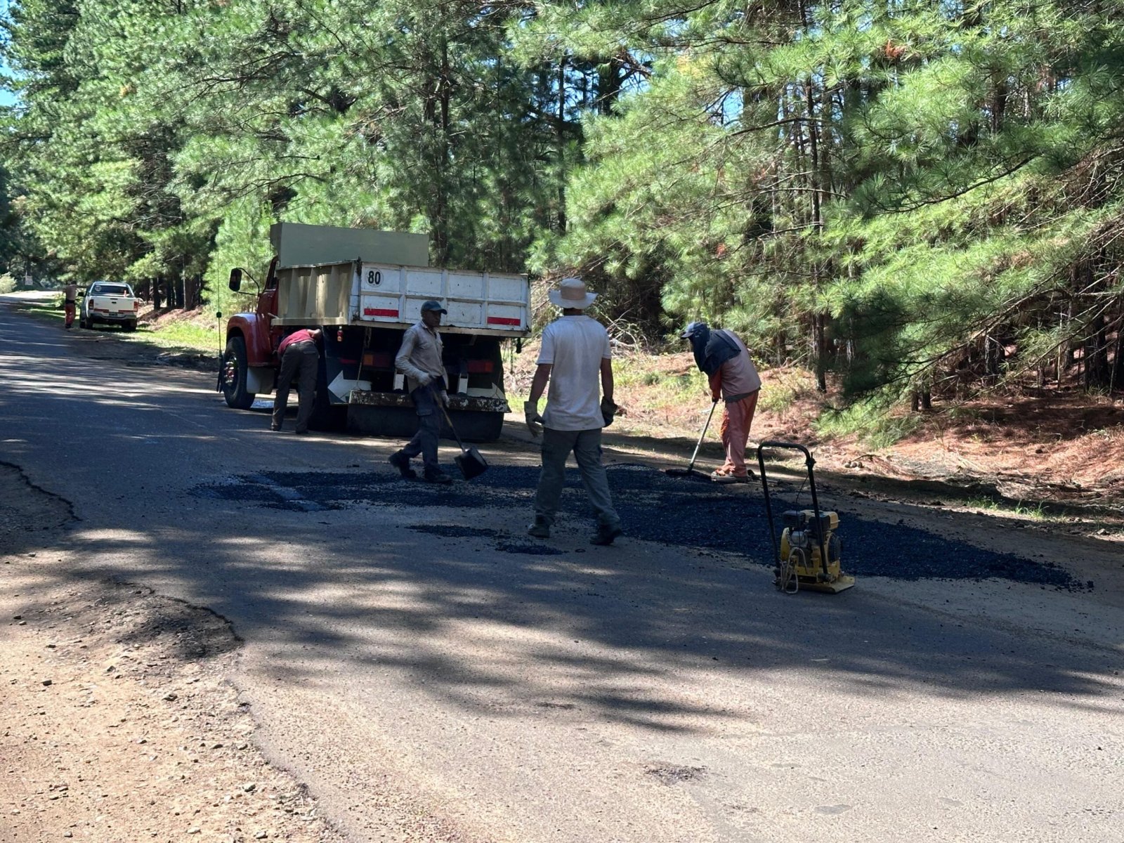 CODESAL inicia trabajos de bacheo en accesos y zonas de camping del Lago de Salto Grande