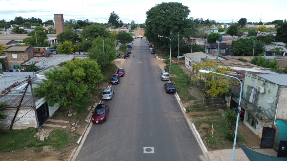 EL INTENDENTE AZCUÉ INAUGURÓ LAS OBRAS DE PAVIMENTACIÓN DE CALLE DR.SAURÉ