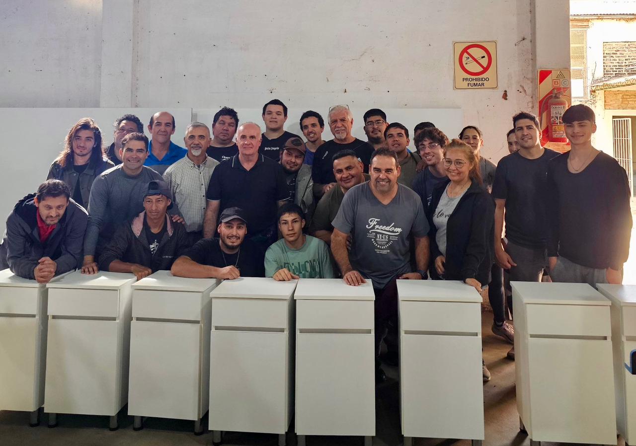 CAPACITACIÓN Y PRODUCCIÓN LOCAL: CONCLUYÓ EL CURSO DE ARMADO DE MUEBLES EN CEDEFI