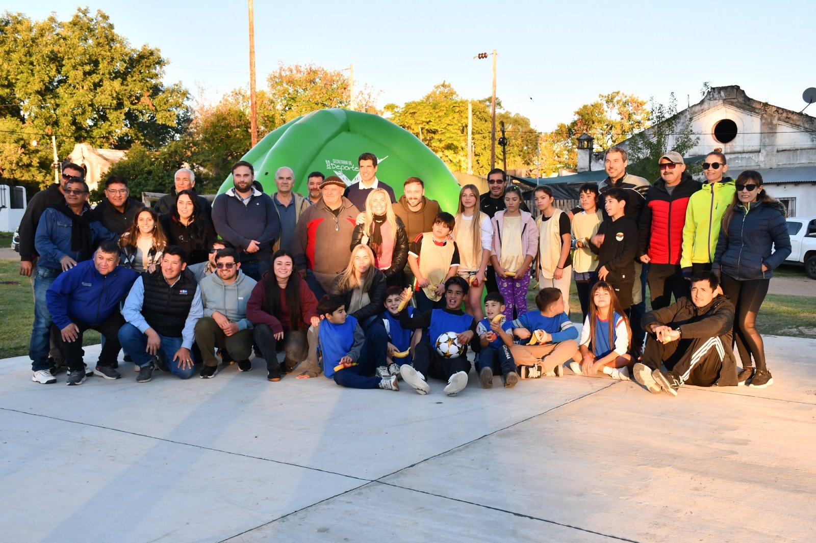 LA MUNICIPALIDAD RECUPERÓ EL PLAYÓN DEPORTIVO DEL BARRIO EL MONDONGO DE BENITO LEGERÉN