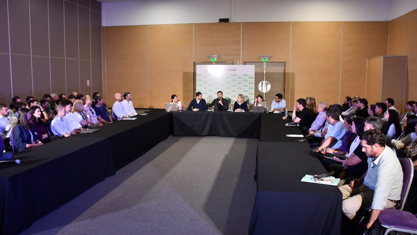 AZCUÉ REUNIÓ A SU EQUIPO DE GOBIERNO PARA AVANZAR EN LA IMPLEMENTACIÓN DE UNA METODOLOGÍA DE PLANIFICAC IÓN ORIENTADA A RESULTADOS