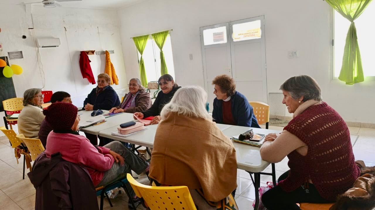 CONTINÚAN LAS ACTIVIDADES PARA ADULTOS MAYORES EN DISTINTOS BARRIOS