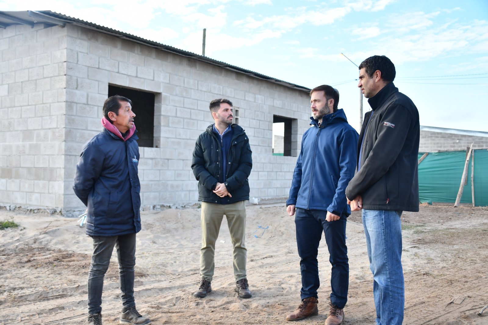 AZCUÉ RECORRIÓ LAS VIVIENDAS DEL BARRIO AGUA PATITO QUE SERÁN DESTINADAS A FAMILIAS QUE VIVEN EN ZONAS I NUNDABLES