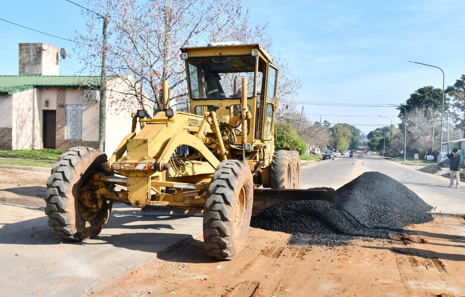 LA MUNICIPALIDAD REALIZA OBRAS DE BACHEO CON MATERIALES Y RECURSOS PROPIOS