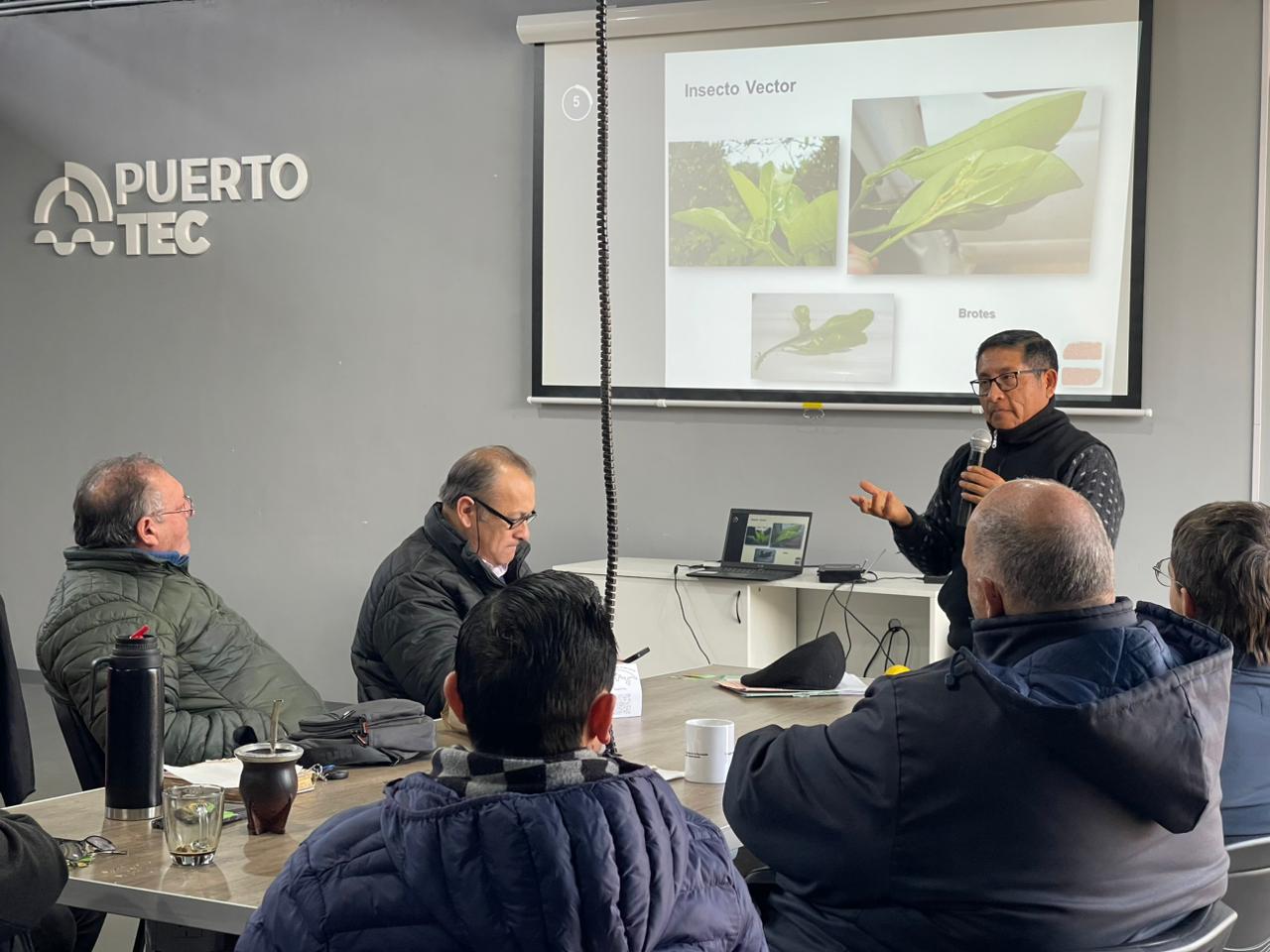 CAPACITAN A INSPECTORES MUNICIPALES PARA CONTROLAR LA COMERCIALIZACIÓN DE CITRUS CON HOJAS