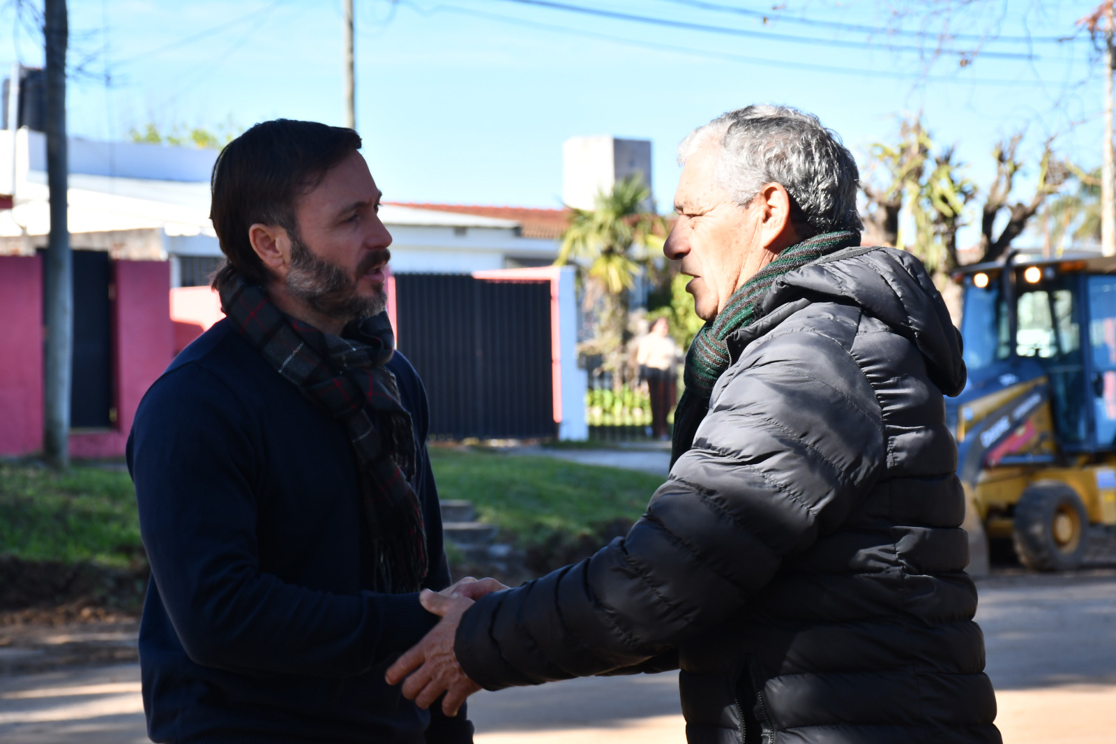 AZCUÉ SUPERVISÓ OBRAS DE PAVIMENTO: “LOS VECINOS NOS DICEN QUE ESPERARON DÉCADAS ESTAS MEJORAS”