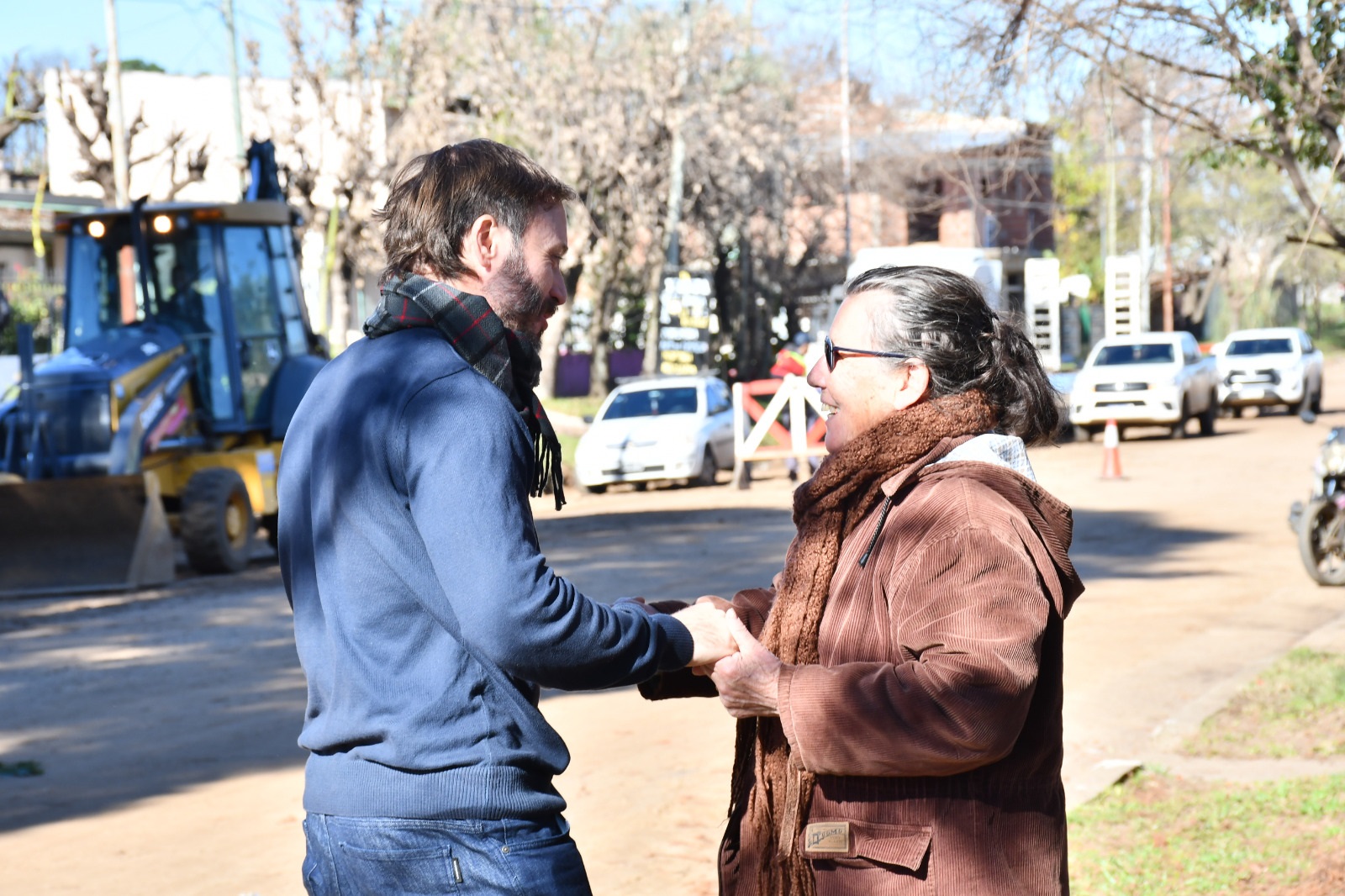 AZCUÉ SUPERVISÓ OBRAS DE PAVIMENTO: “LOS VECINOS NOS DICEN QUE ESPERARON DÉCADAS ESTAS MEJORAS”