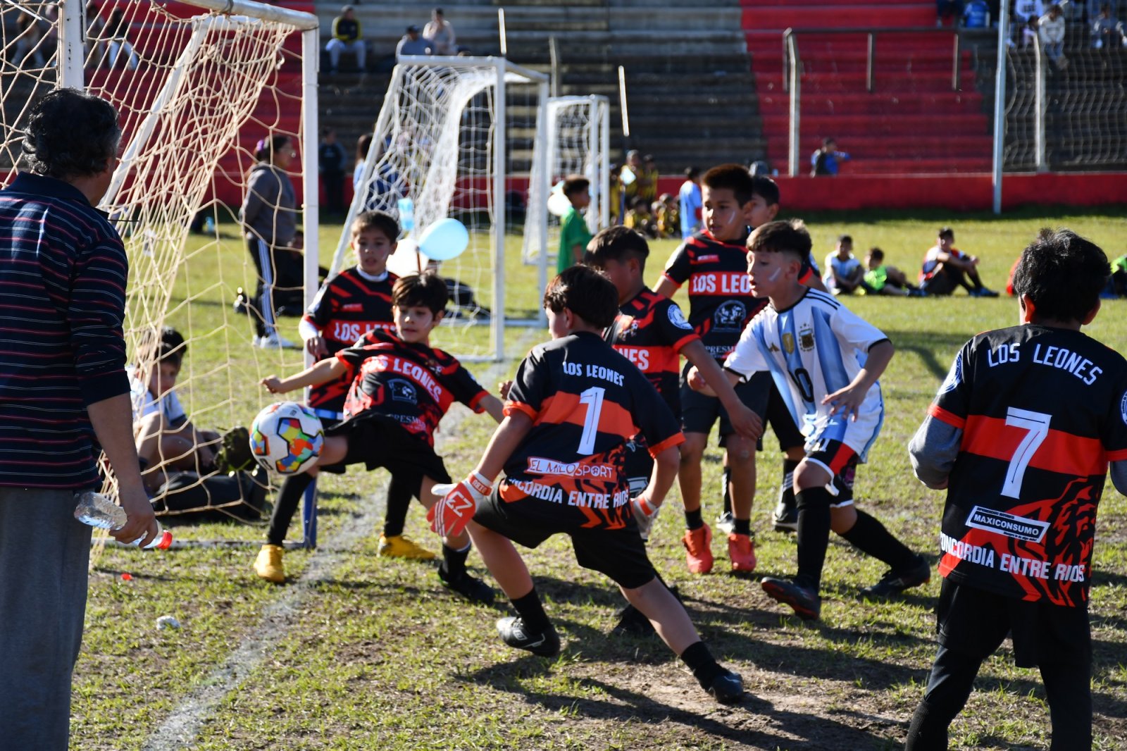 CON LA PARTICIPACIÓN DE 500 NIÑOS COMENZÓ EL “MUNDIALITO DE FÚTBOL SOCIAL 2026”