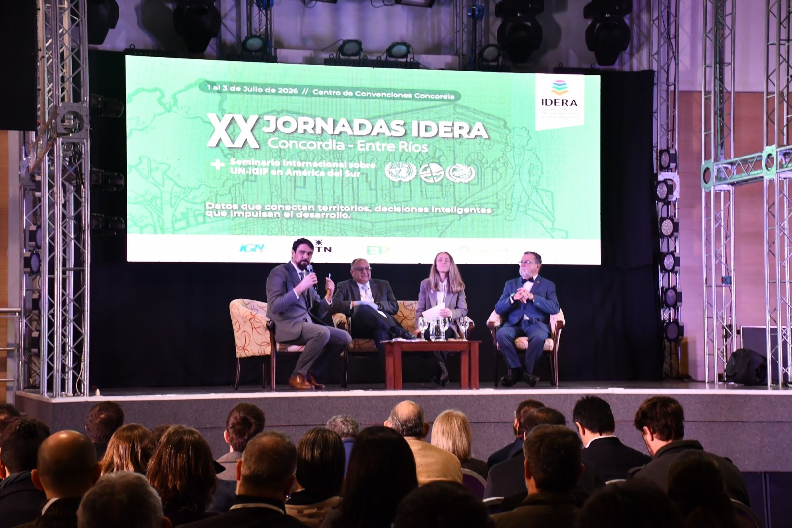 AZCUÉ EN LA APERTURA DE LAS XX JORNADAS IDERA: “DETRÁS DE CADA MAPA HAY UNA POLÍTICA PÚBLICA, DETRÁS  DE CADA DATO HAY UNA PERSONA”