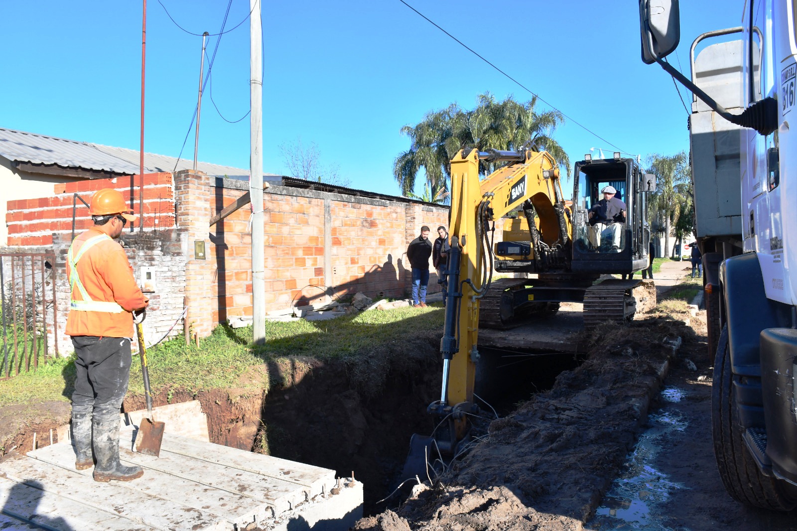 CON UNA INVERSIÓN DE 600 MILLONES DE PESOS LA MUNICIPALIDAD REALIZA OBRAS HIDRÁULICAS EN DISTINTOS PUNTOS  DE LA CIUDAD