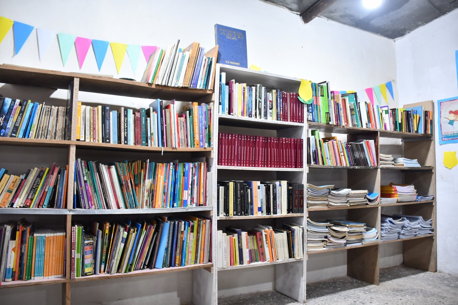 UN SALÓN COMUNITARIO, QUE ERA USADO COMO LOCAL BAILABLE, PASÓ A SER UN ESPACIO DE LECTURA Y FORMACIÓN